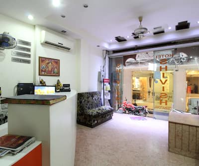 https://imgcld.yatra.com/ytimages/image/upload/t_hotel_yatra_city_desktop/v1431006454/Domestic Hotels/Hotels_New Delhi/Hotel Shivish Internationa/Reception.jpg